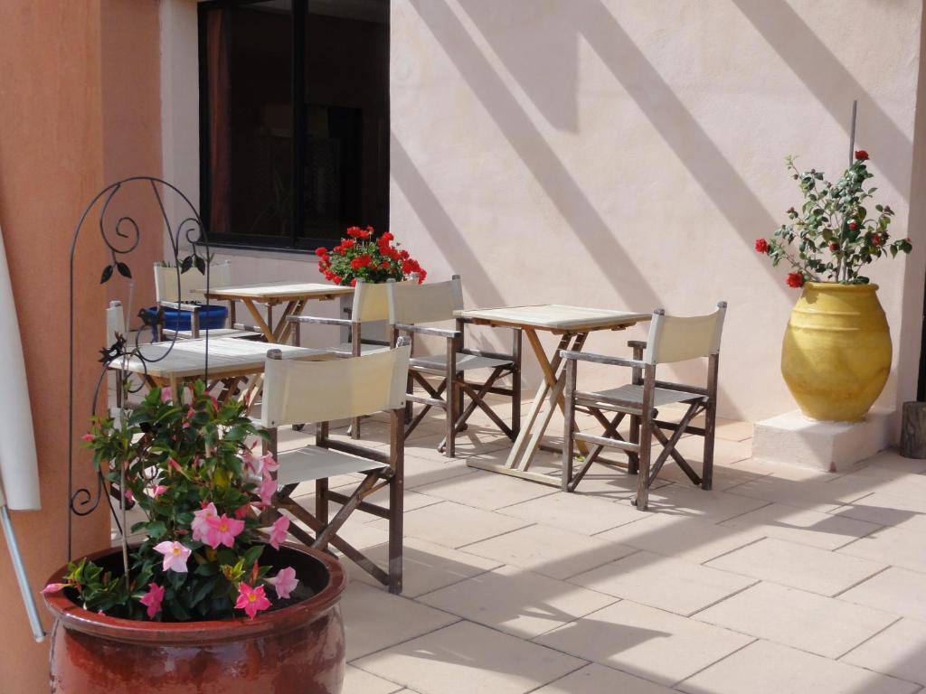Hotel L'Hacienda Мартиг Екстериор снимка