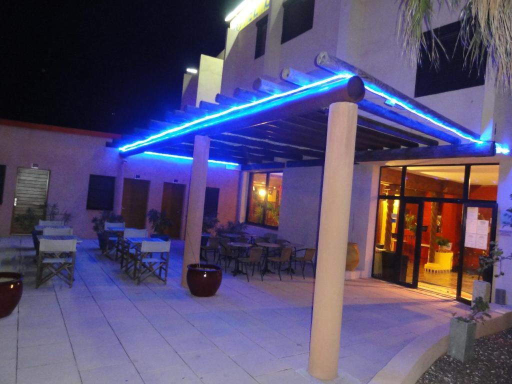 Hotel L'Hacienda Мартиг Екстериор снимка