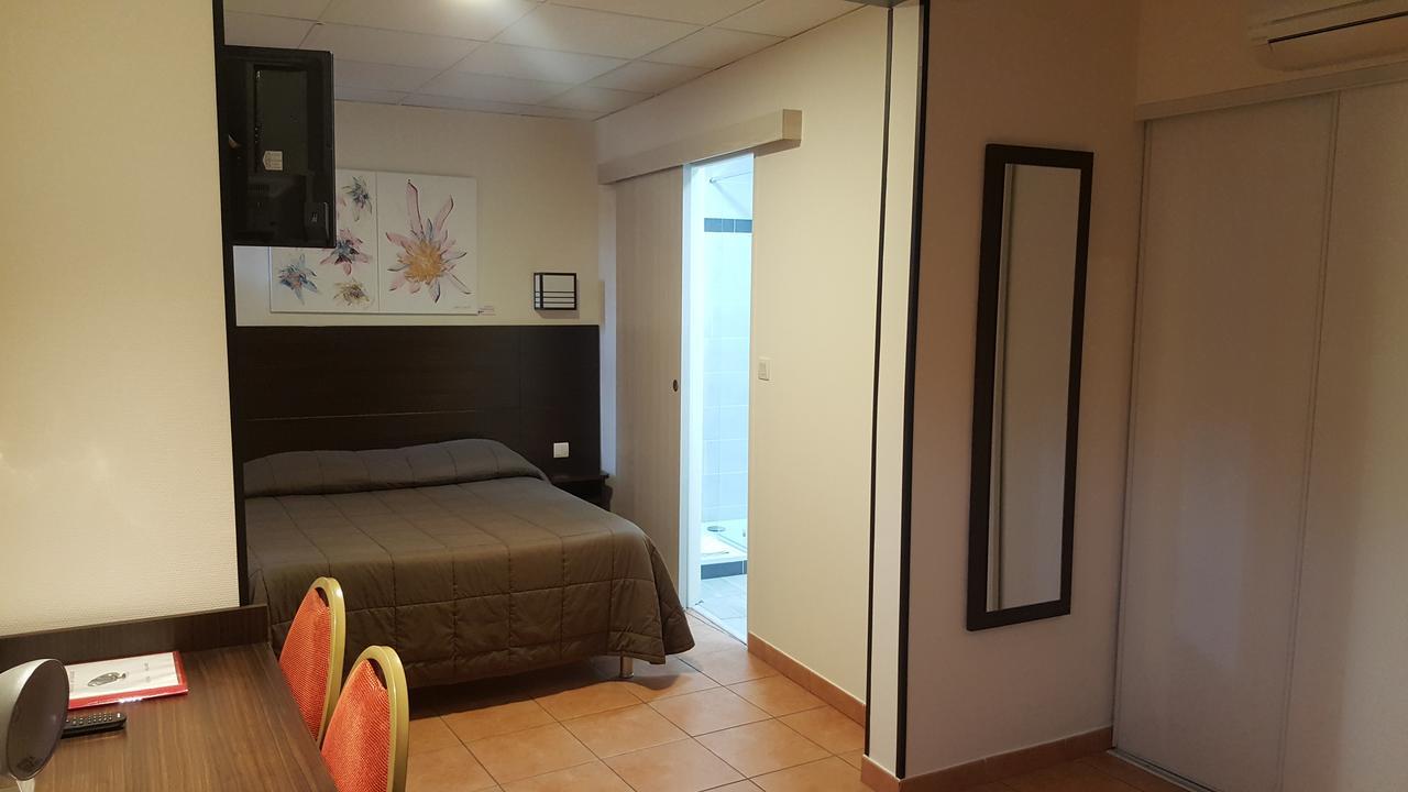 Hotel L'Hacienda Мартиг Екстериор снимка