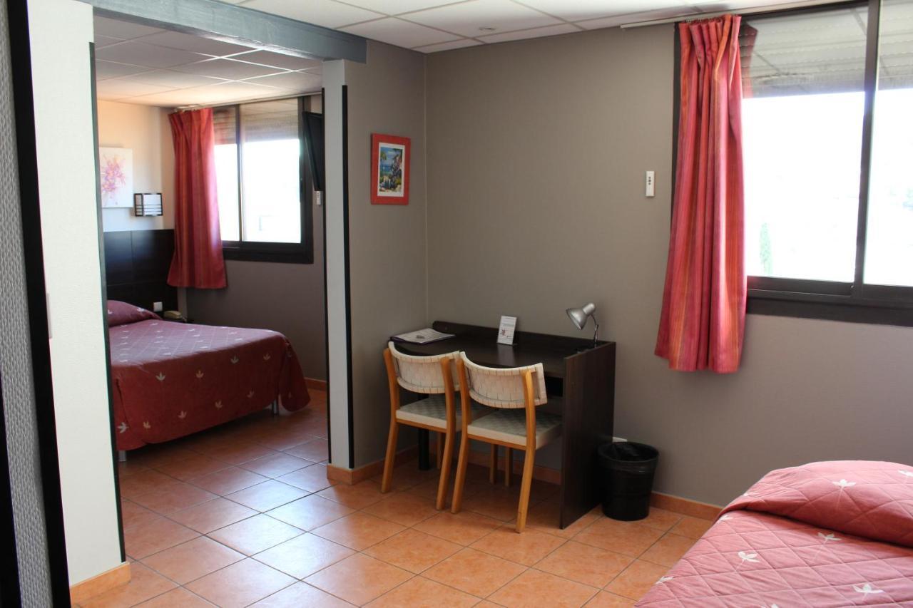 Hotel L'Hacienda Мартиг Екстериор снимка